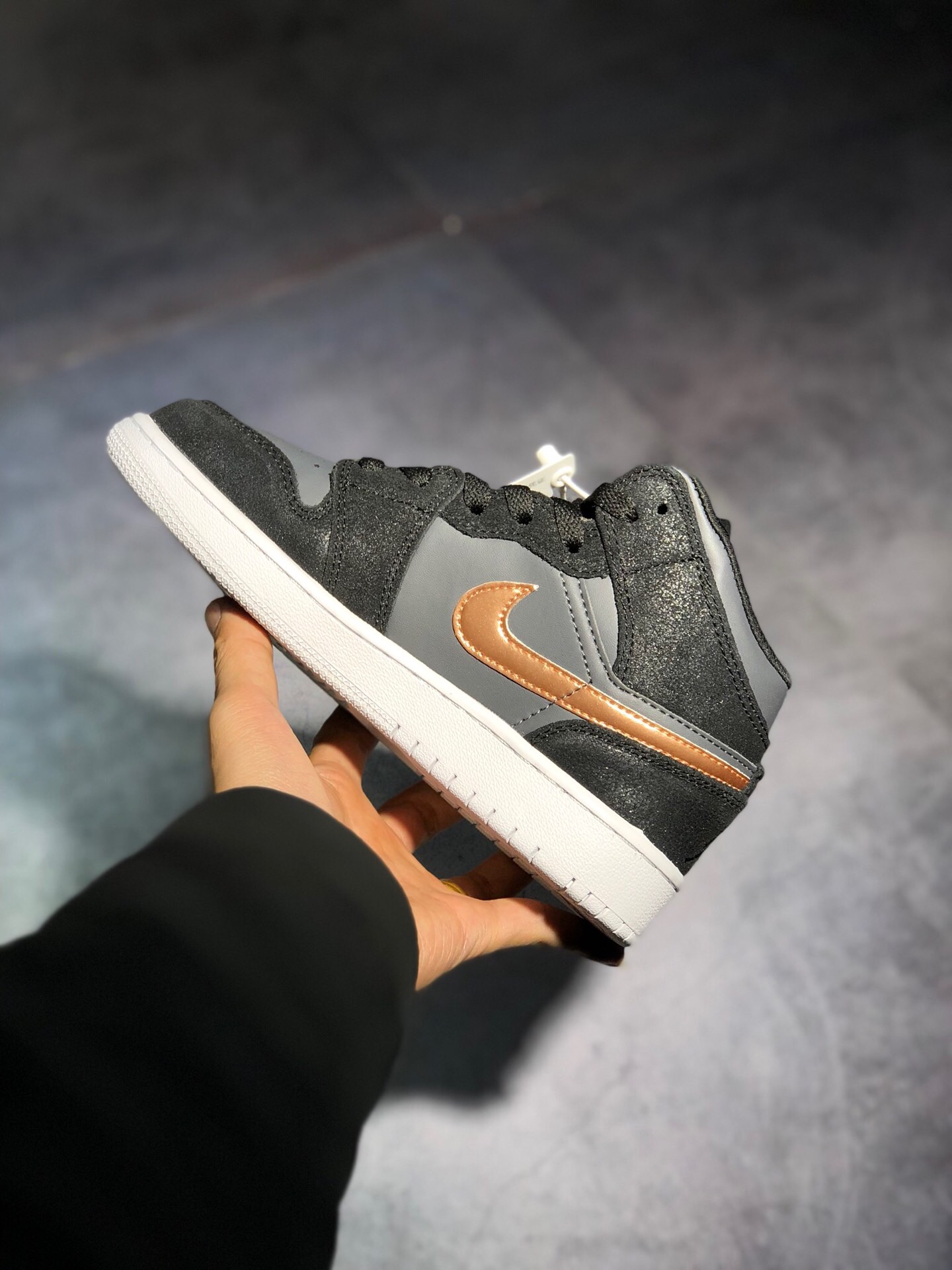 Authentic Air Jordan 1 Mid Bronze GS